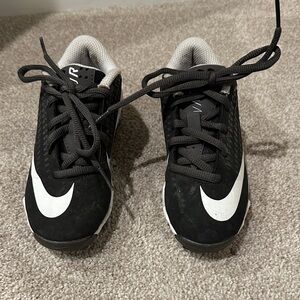 Nike kids Black and White Baseball Cleats